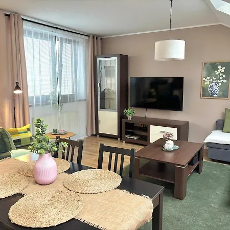 Cozy For Couples, Friends & Families براتسيلافا