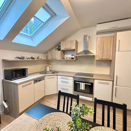 Cozy For Couples, Friends & Families Lejlighed Bratislava