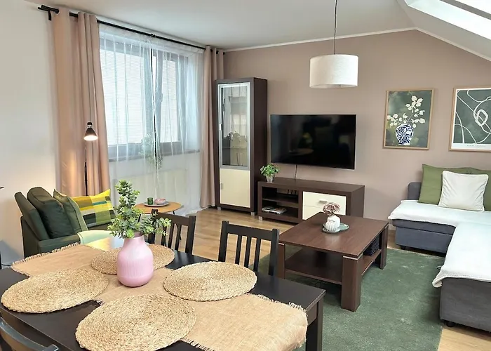 Cozy For Couples, Friends & Families براتسيلافا